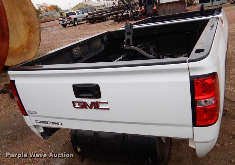 image for item LU9711 2017 GMC Sierra 2500  pickup bed