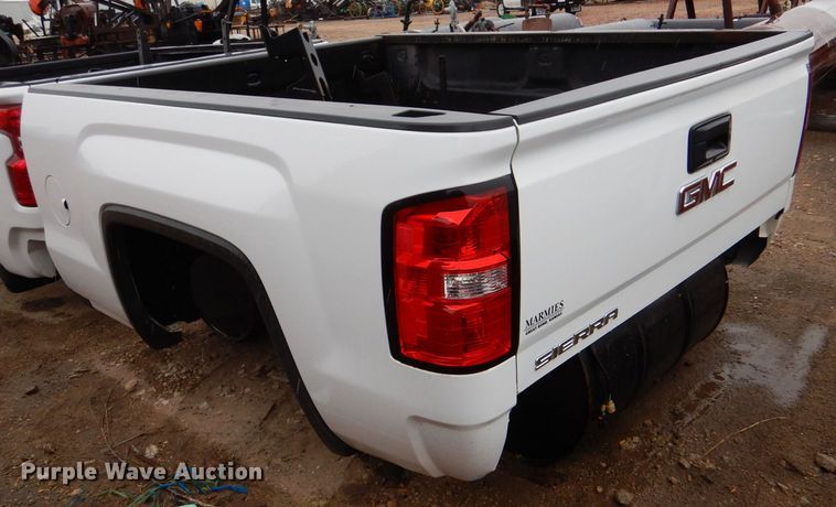 image for item LU9711 2017 GMC Sierra 2500  pickup bed