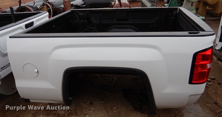 image for item LU9711 2017 GMC Sierra 2500  pickup bed