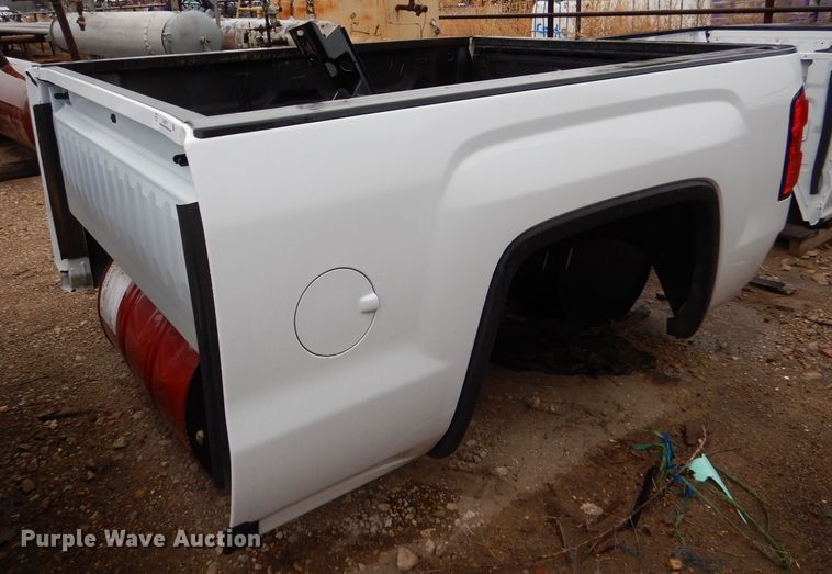 image for item LU9711 2017 GMC Sierra 2500  pickup bed