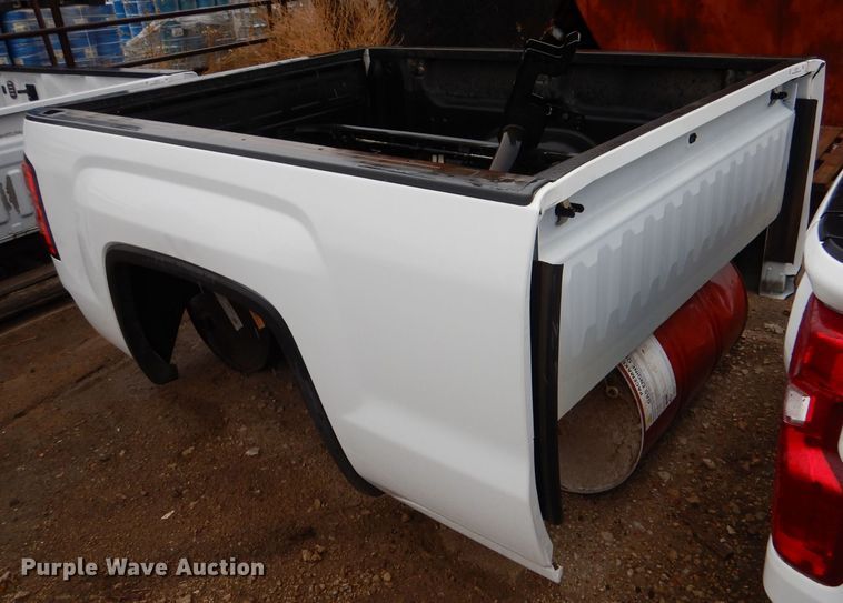 image for item LU9711 2017 GMC Sierra 2500  pickup bed