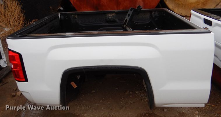 image for item LU9711 2017 GMC Sierra 2500  pickup bed