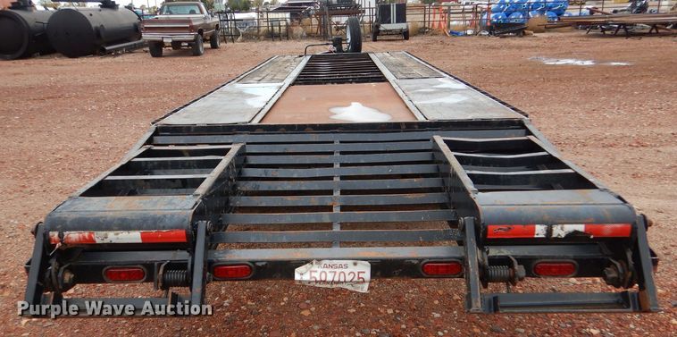 image for item LU9725 2006 EW  equipment trailer