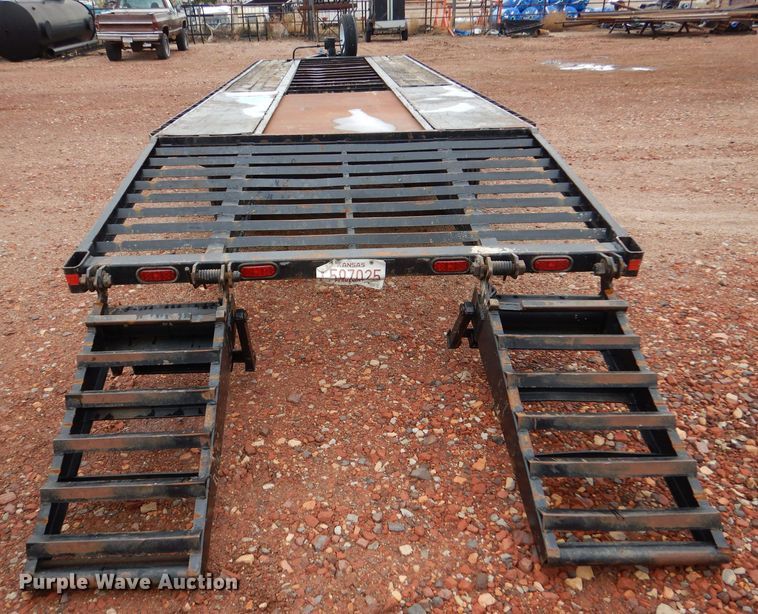 image for item LU9725 2006 EW  equipment trailer