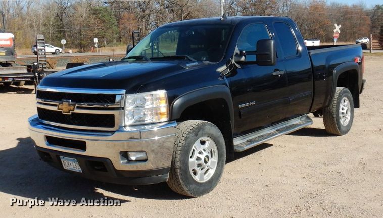 image for item MH9255 2011 Chevrolet Silverado 2500HD LT  Ext. Cab pickup truck
