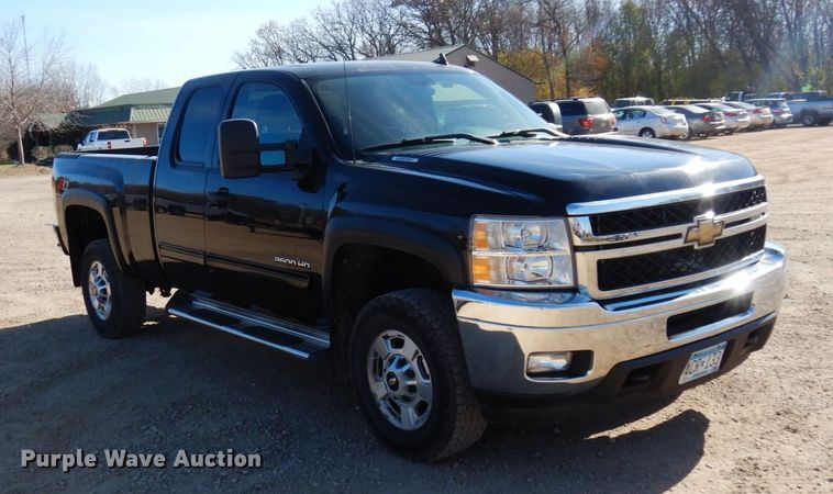 image for item MH9255 2011 Chevrolet Silverado 2500HD LT  Ext. Cab pickup truck