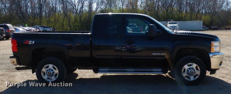 image for item MH9255 2011 Chevrolet Silverado 2500HD LT  Ext. Cab pickup truck