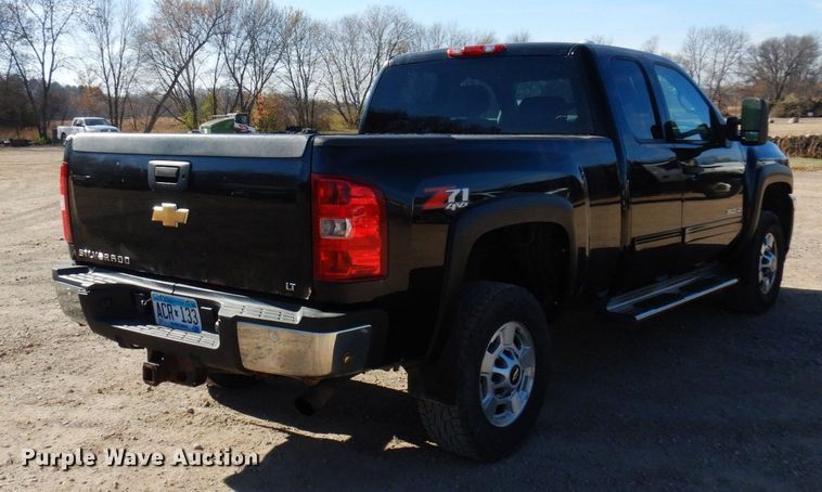 image for item MH9255 2011 Chevrolet Silverado 2500HD LT  Ext. Cab pickup truck