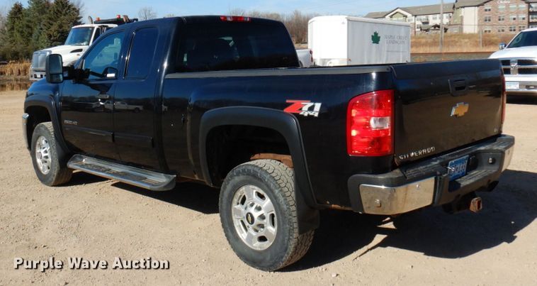 image for item MH9255 2011 Chevrolet Silverado 2500HD LT  Ext. Cab pickup truck