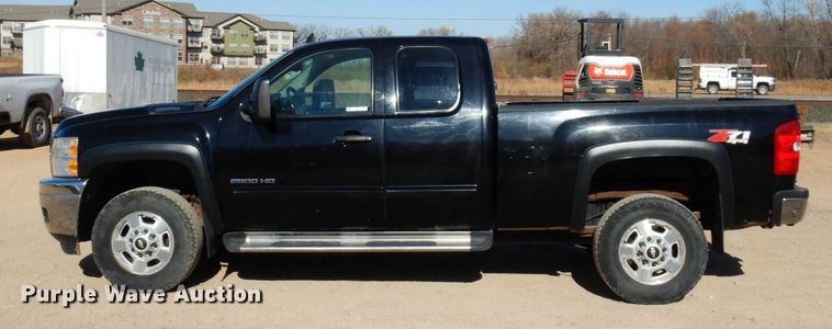 image for item MH9255 2011 Chevrolet Silverado 2500HD LT  Ext. Cab pickup truck