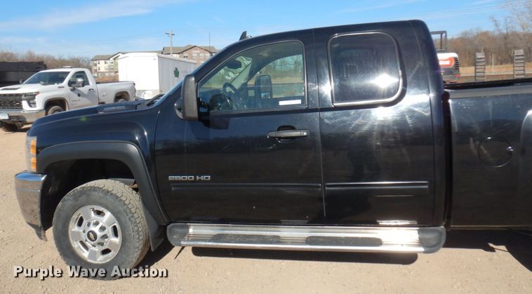 image for item MH9255 2011 Chevrolet Silverado 2500HD LT  Ext. Cab pickup truck