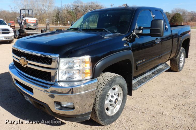 image for item MH9255 2011 Chevrolet Silverado 2500HD LT  Ext. Cab pickup truck