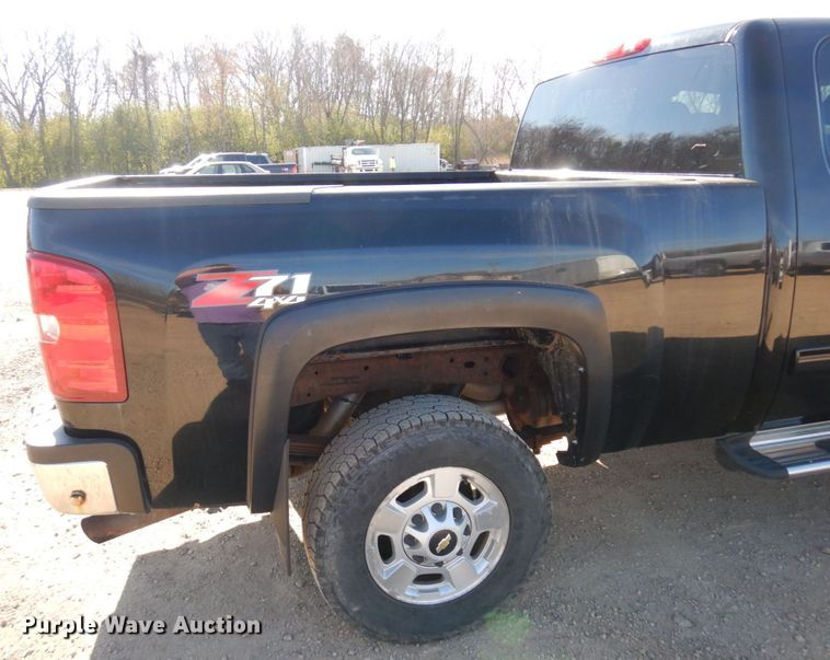 image for item MH9255 2011 Chevrolet Silverado 2500HD LT  Ext. Cab pickup truck