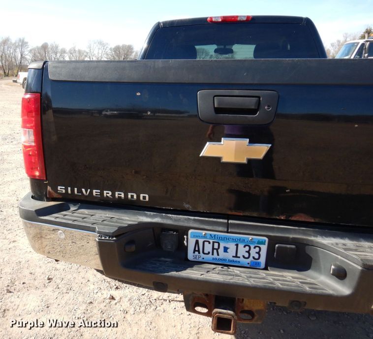 image for item MH9255 2011 Chevrolet Silverado 2500HD LT  Ext. Cab pickup truck