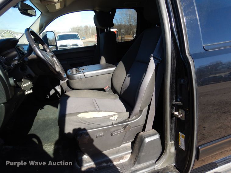 image for item MH9255 2011 Chevrolet Silverado 2500HD LT  Ext. Cab pickup truck