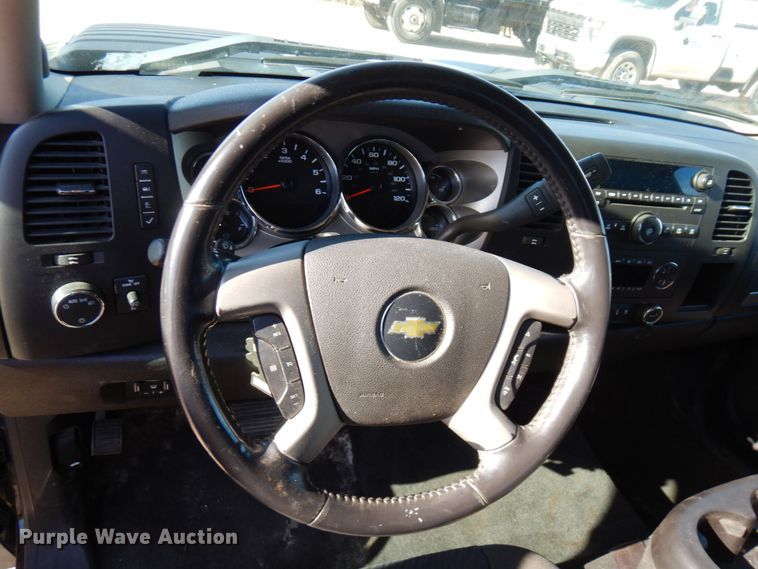 image for item MH9255 2011 Chevrolet Silverado 2500HD LT  Ext. Cab pickup truck