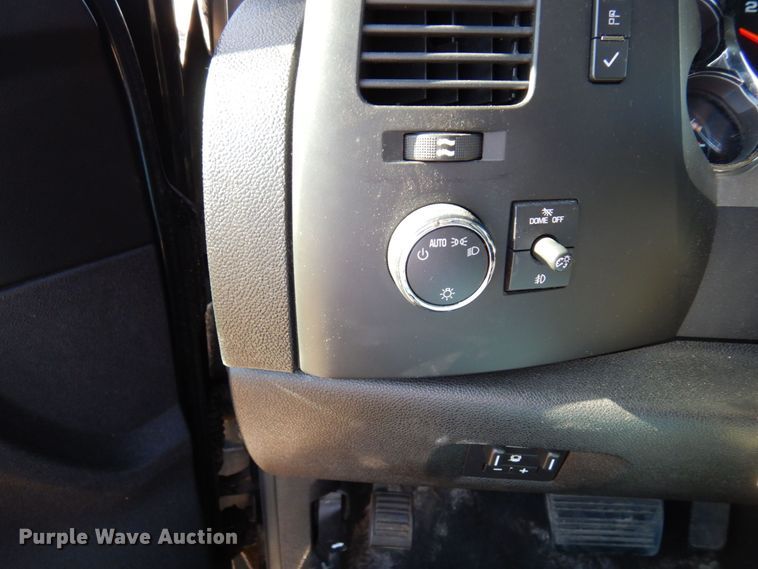 image for item MH9255 2011 Chevrolet Silverado 2500HD LT  Ext. Cab pickup truck