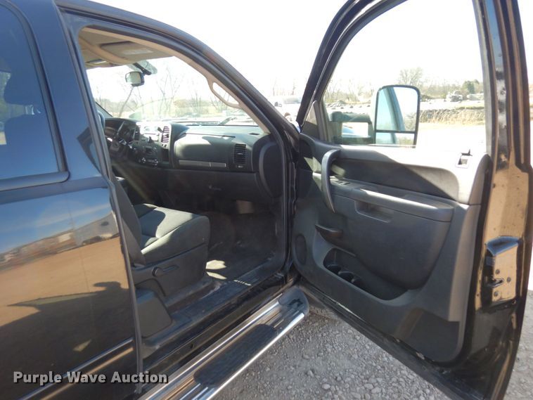 image for item MH9255 2011 Chevrolet Silverado 2500HD LT  Ext. Cab pickup truck