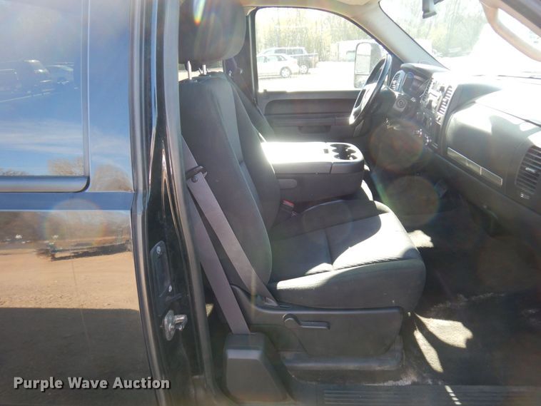 image for item MH9255 2011 Chevrolet Silverado 2500HD LT  Ext. Cab pickup truck