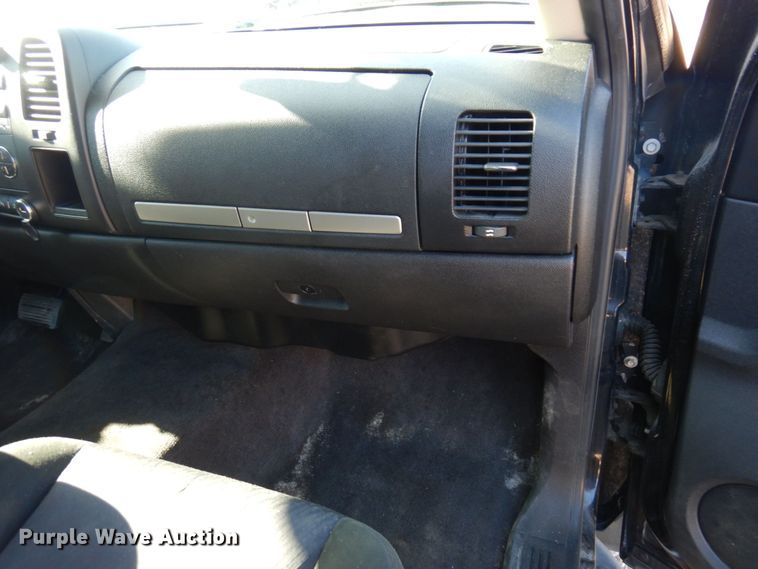 image for item MH9255 2011 Chevrolet Silverado 2500HD LT  Ext. Cab pickup truck