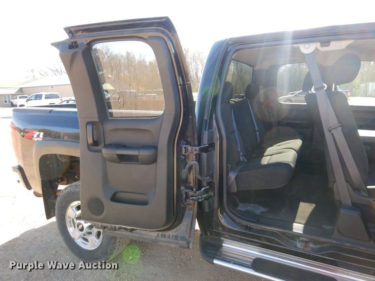 image for item MH9255 2011 Chevrolet Silverado 2500HD LT  Ext. Cab pickup truck