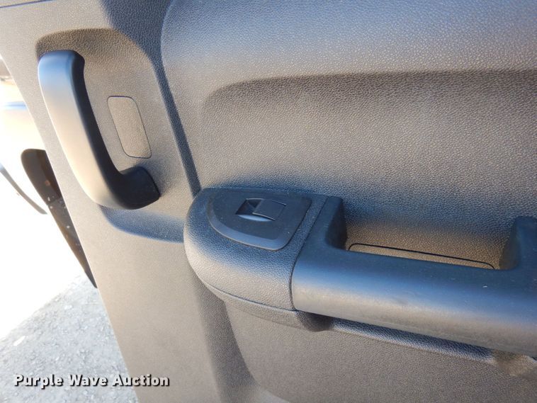 image for item MH9255 2011 Chevrolet Silverado 2500HD LT  Ext. Cab pickup truck