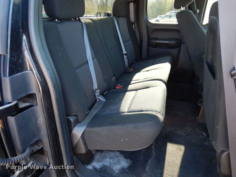 image for item MH9255 2011 Chevrolet Silverado 2500HD LT  Ext. Cab pickup truck