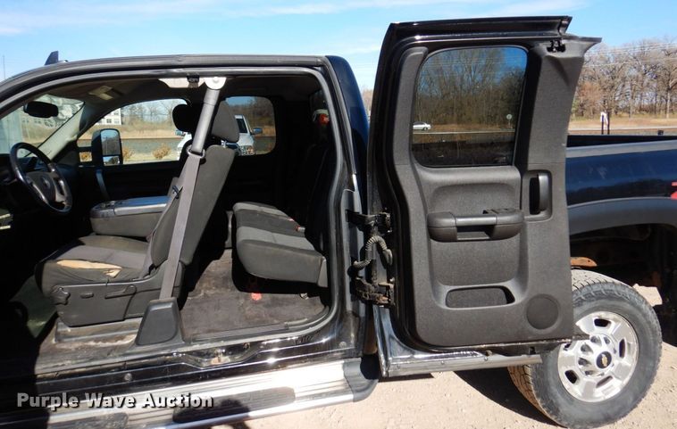 image for item MH9255 2011 Chevrolet Silverado 2500HD LT  Ext. Cab pickup truck