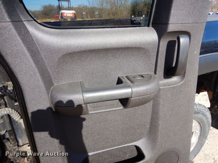 image for item MH9255 2011 Chevrolet Silverado 2500HD LT  Ext. Cab pickup truck