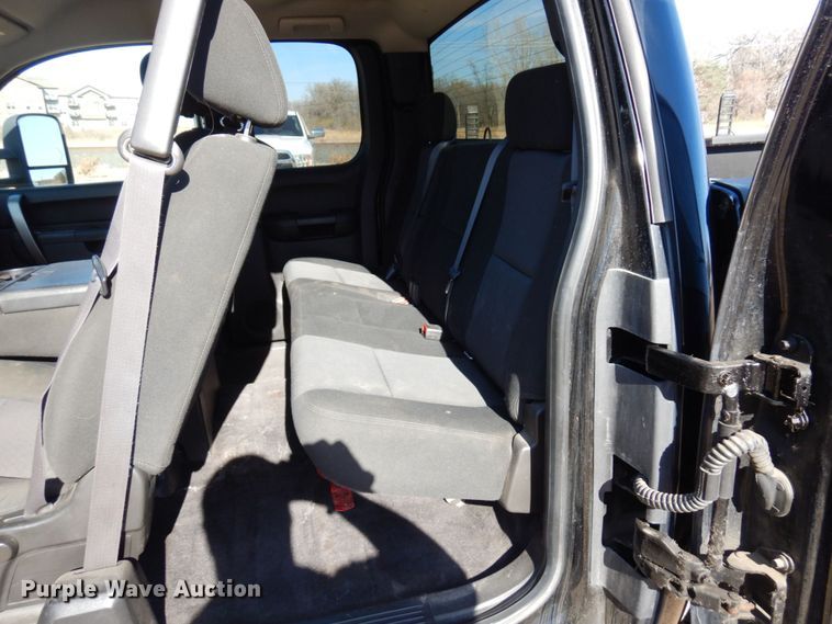 image for item MH9255 2011 Chevrolet Silverado 2500HD LT  Ext. Cab pickup truck