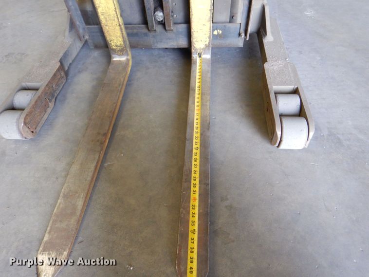 image for item MJ9802 Caterpillar NRR40  order picker