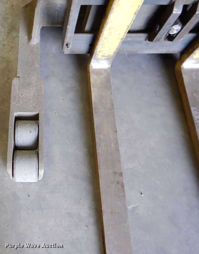 image for item MJ9802 Caterpillar NRR40  order picker