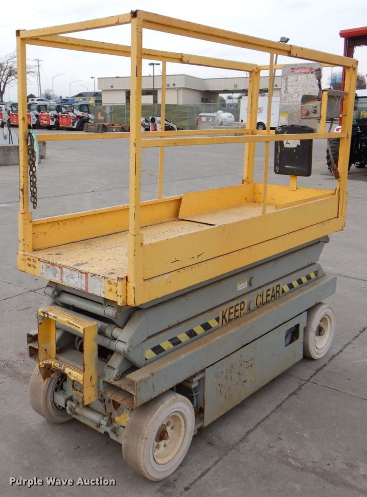 image for item MJ9815 Skyjack SJ3220  scissor lift