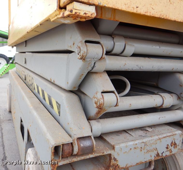 image for item MJ9815 Skyjack SJ3220  scissor lift