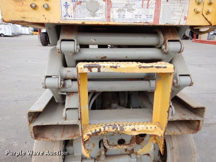 image for item MJ9815 Skyjack SJ3220  scissor lift