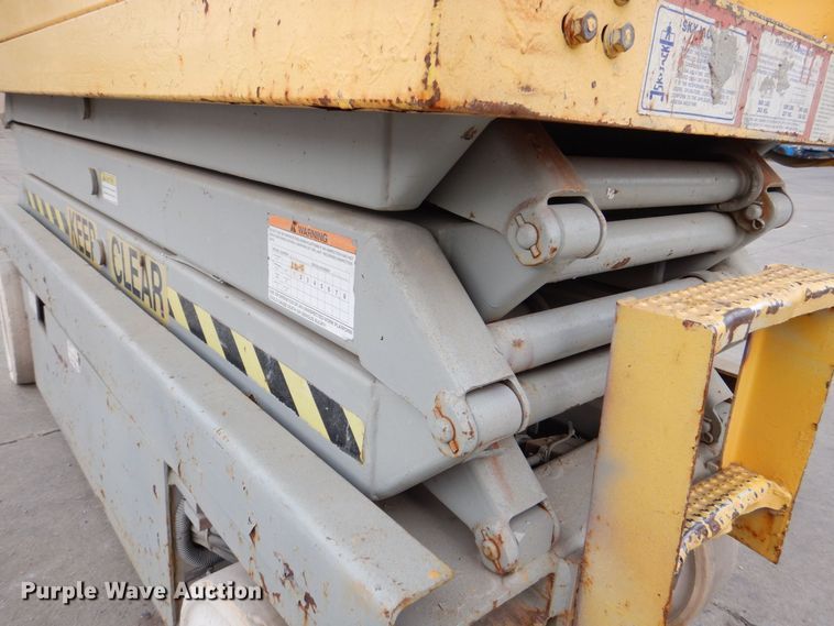 image for item MJ9815 Skyjack SJ3220  scissor lift