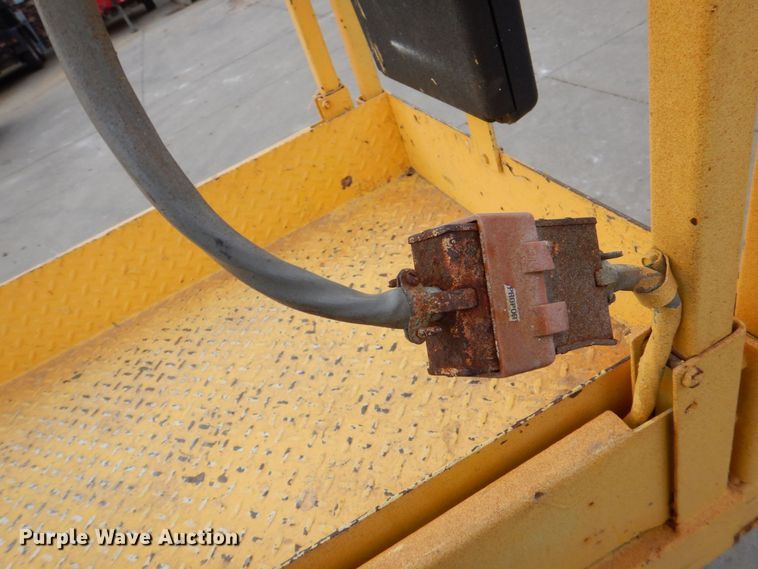 image for item MJ9815 Skyjack SJ3220  scissor lift