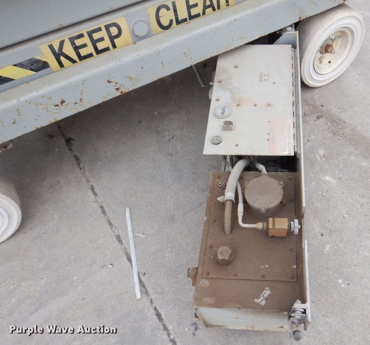 image for item MJ9815 Skyjack SJ3220  scissor lift