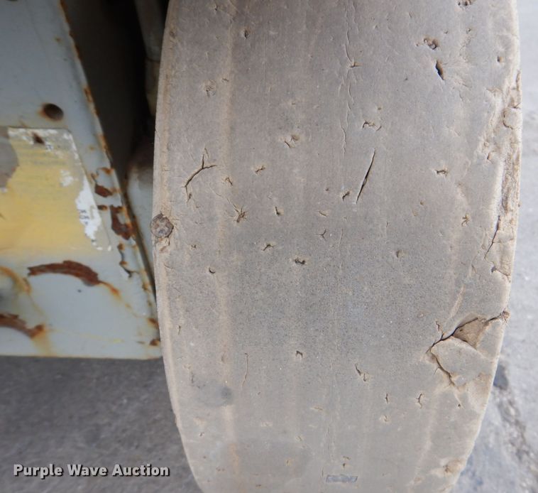 image for item MJ9815 Skyjack SJ3220  scissor lift