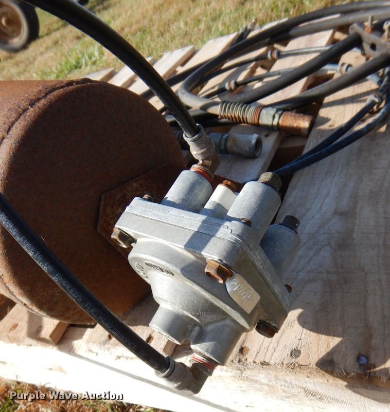 image for item MJ9830 Air over hydraulic brake system