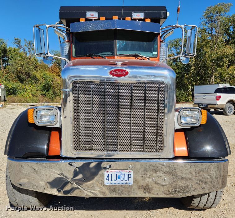image for item MK9449 2007 Peterbilt 357  dump truck