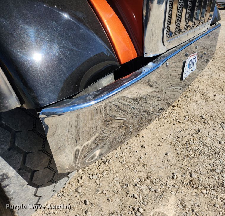 image for item MK9449 2007 Peterbilt 357  dump truck