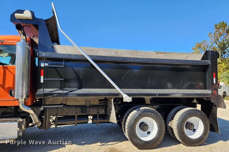 image for item MK9449 2007 Peterbilt 357  dump truck
