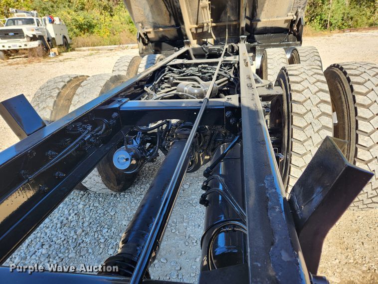 image for item MK9449 2007 Peterbilt 357  dump truck