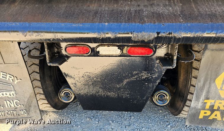 image for item MK9449 2007 Peterbilt 357  dump truck