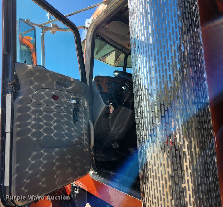 image for item MK9449 2007 Peterbilt 357  dump truck