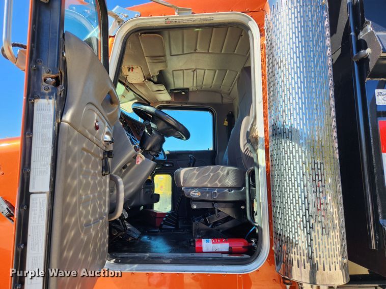 image for item MK9449 2007 Peterbilt 357  dump truck