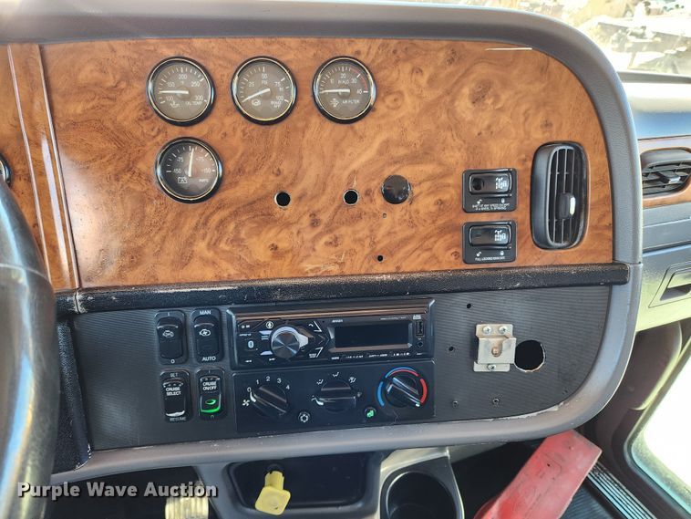 image for item MK9449 2007 Peterbilt 357  dump truck