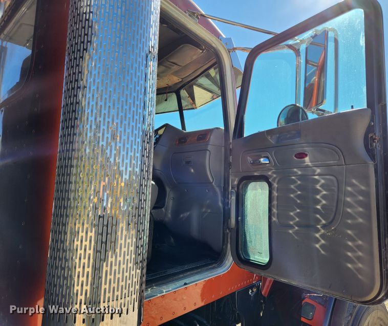 image for item MK9449 2007 Peterbilt 357  dump truck