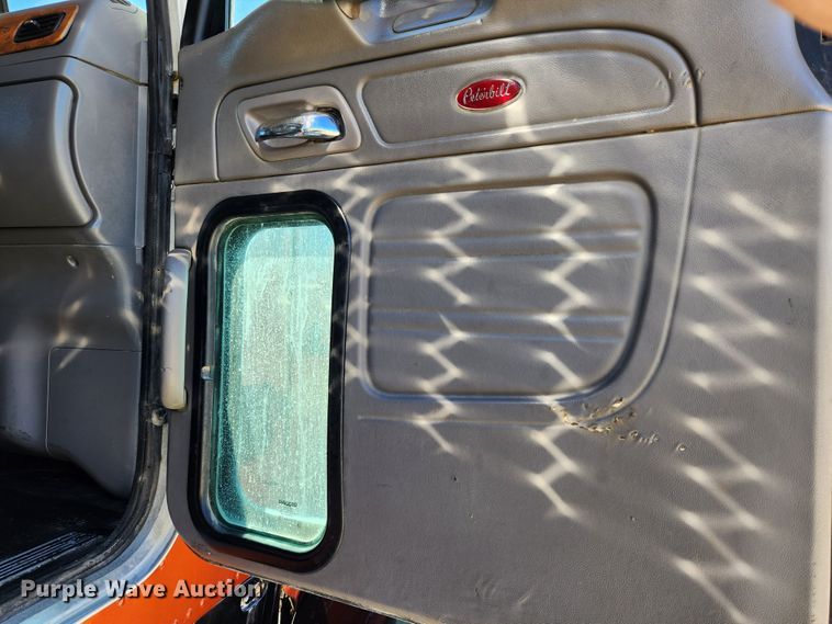 image for item MK9449 2007 Peterbilt 357  dump truck